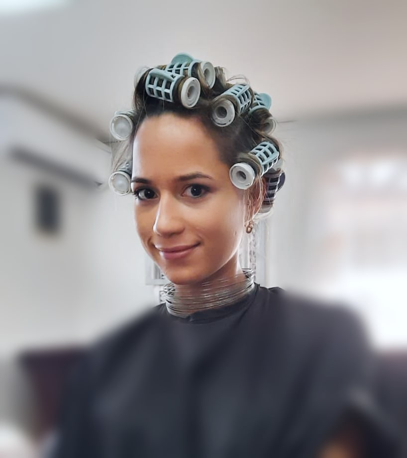 meanro-megan-antoinette-rojer-at-harms-hairstyling-beauty-parlor-aruba-blonde-wavy-curls-hair-curlers